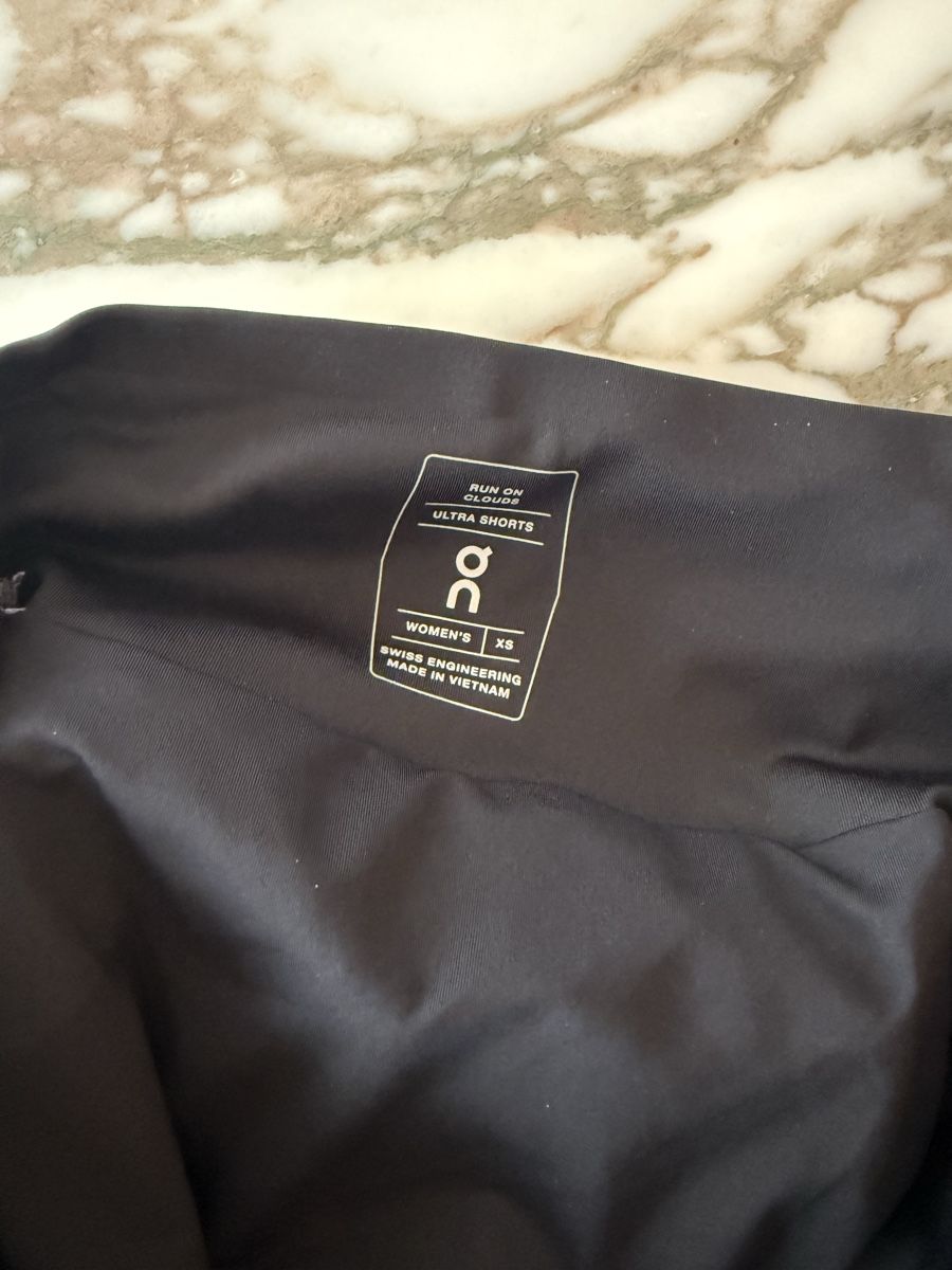 Pantaloni: On Running Ultra Shorts XS – Nuovo (secondo la descrizione) da Oberwil-Lieli venduto da Claudine_1988 2