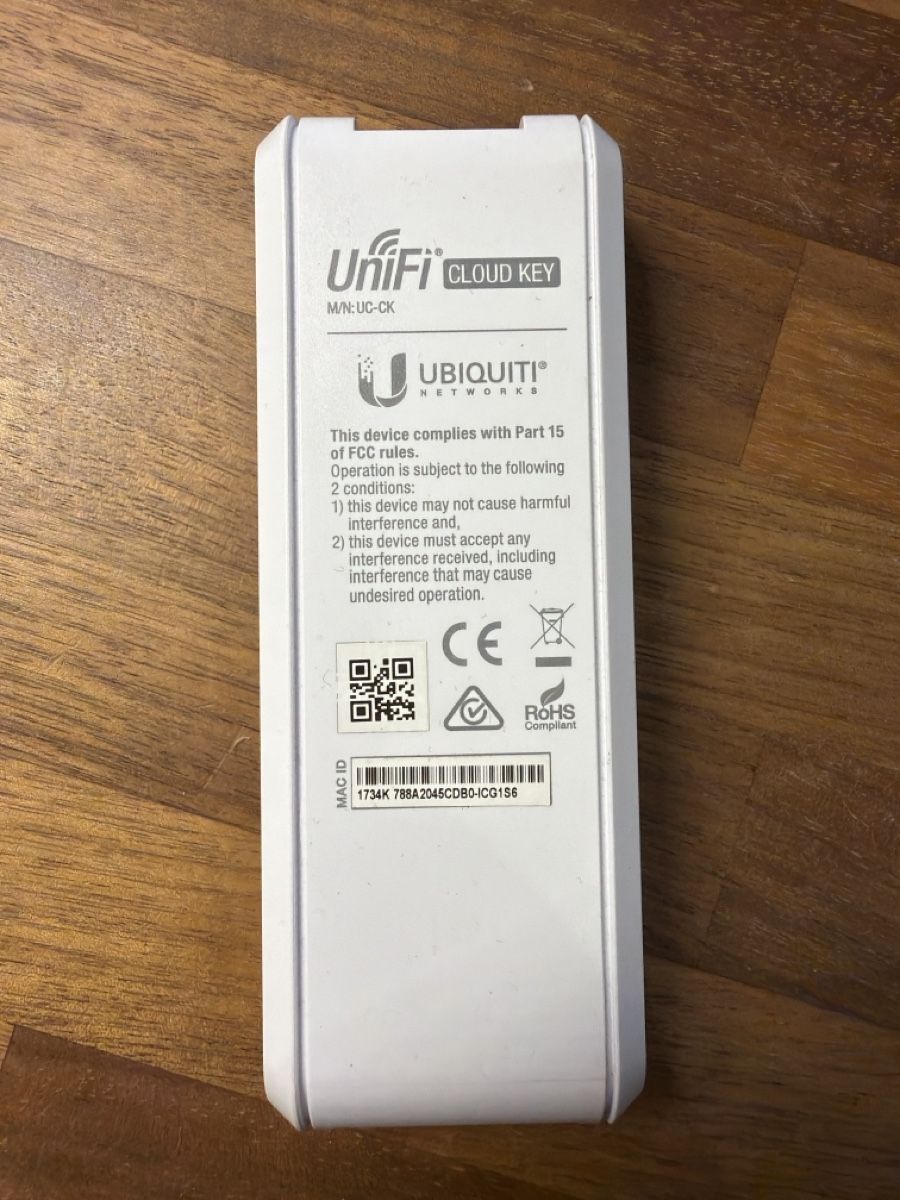 Laufwerke & Adapter: Unifi Cloud Key UC-CK – Gebraucht aus Höri von Frx