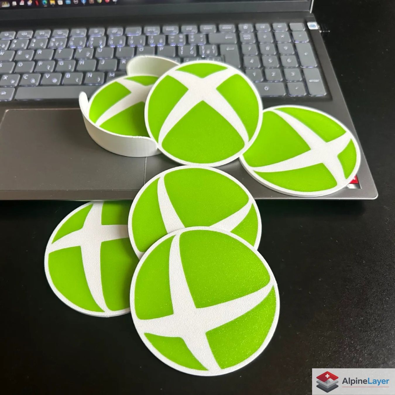 Sottobicchieri: Xbox Logo Coaster Set with Holder 3D Printed – Nuovo (secondo la descrizione) da Losone venduto da AlpineLayer