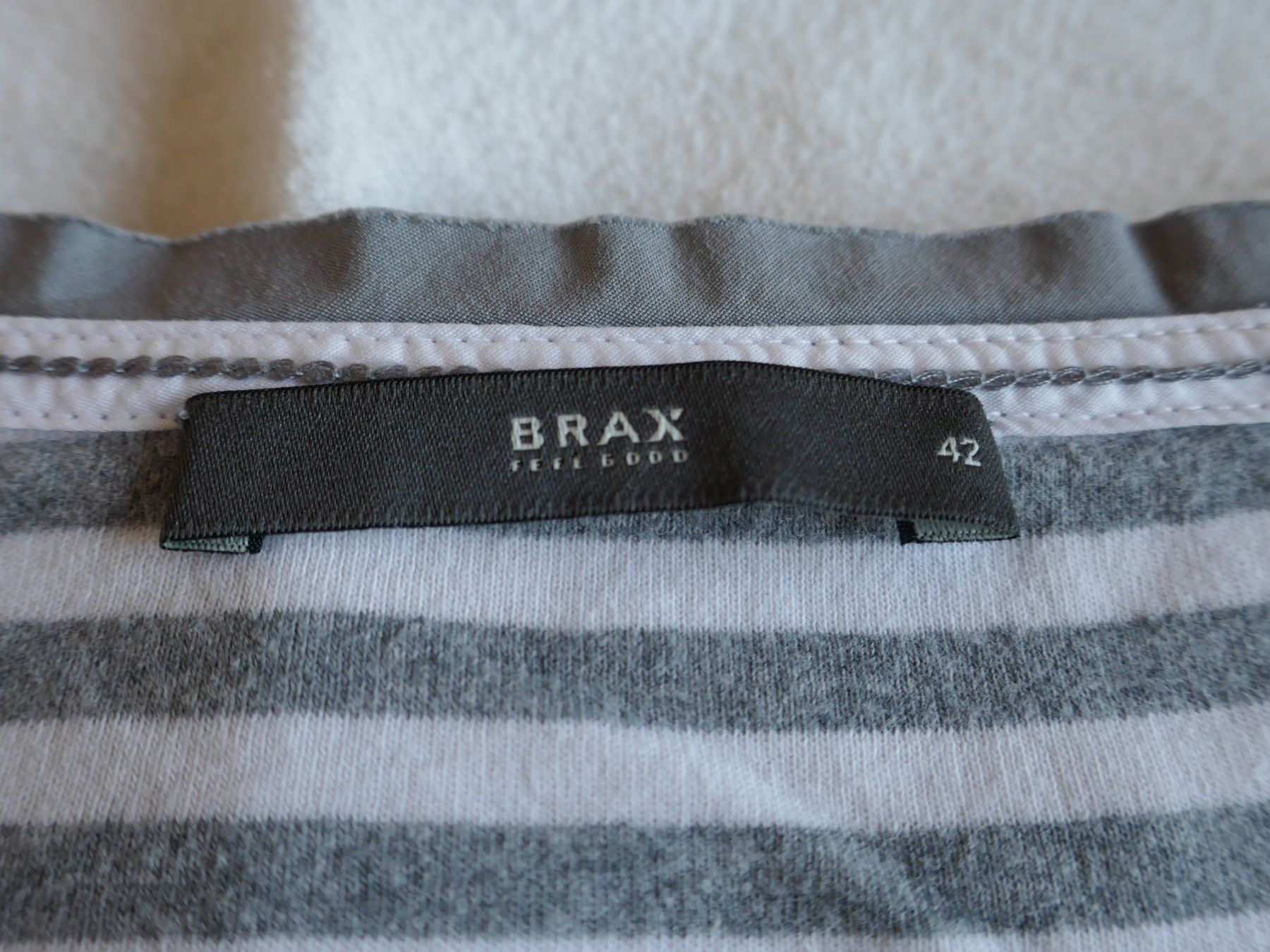 Brax T-shirt: BRAX  Damenshirt mit 3/4 Ärmel - grau/weiss – Usato da Volketswil venduto da Cobra22 4