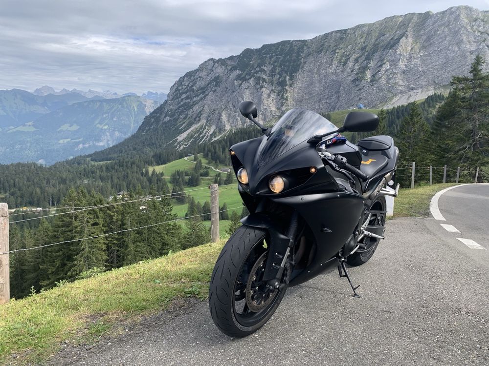 Motorcycle Yamaha R1 Big Bang Usata Yamaha R1 Big Bang RN22 2011