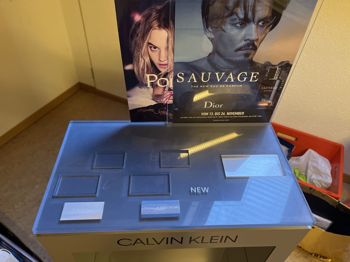 Sistemi di archiviazione: Parfüm Ständer Calvin Klein – Usato da Einsiedeln venduto da sandramon 1