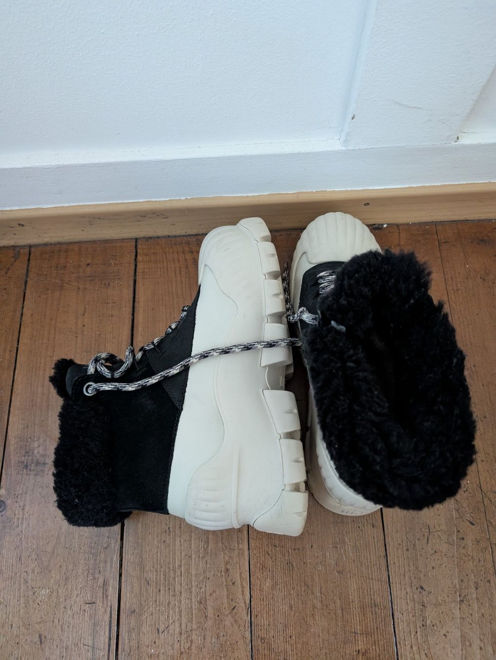 Ugg Scarpe da donna: Ugg Winterstiefel – Usato da Frauenfeld venduto da Shiranui 2