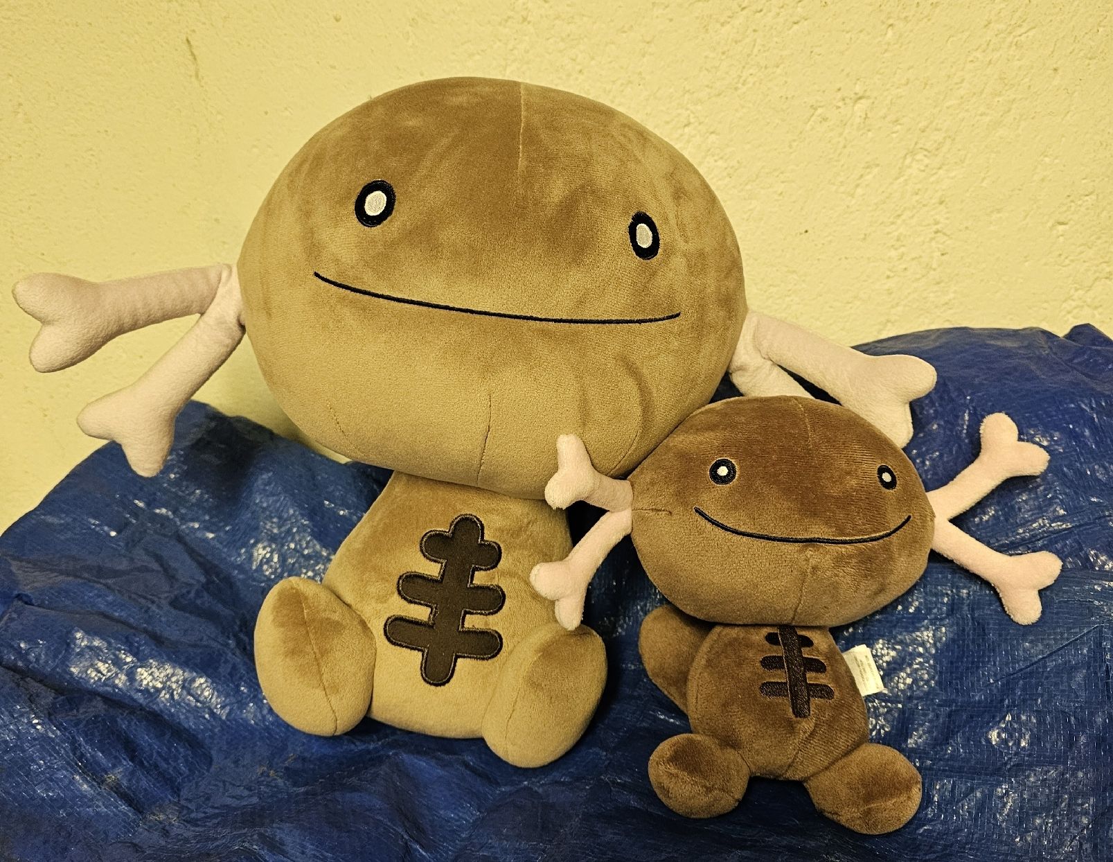 Pokémon Giocattoli: Pokemon Paldean Wooper Plüsch Set – Nuovo (secondo la descrizione) da St. Gallen venduto da plh_n2wm