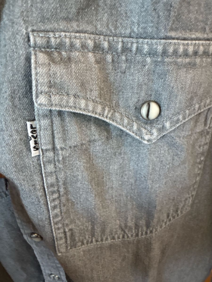 Levi's Camicie: Chemise Lévis grise taille large vintage – Usato da Düdingen venduto da Yellow 1
