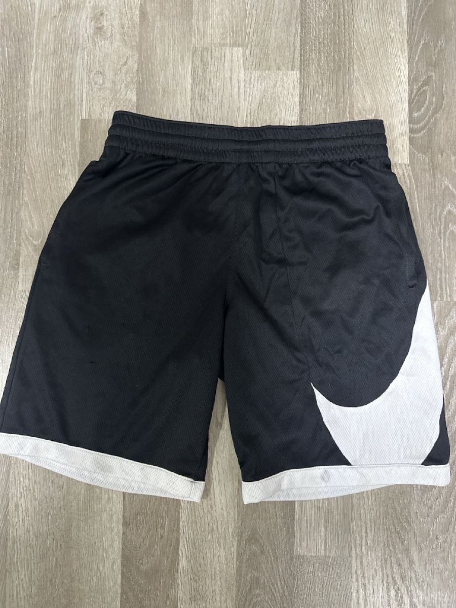 Pantalons: Nike shorts kinder – D'occasion à Oberentfelden par ulli03