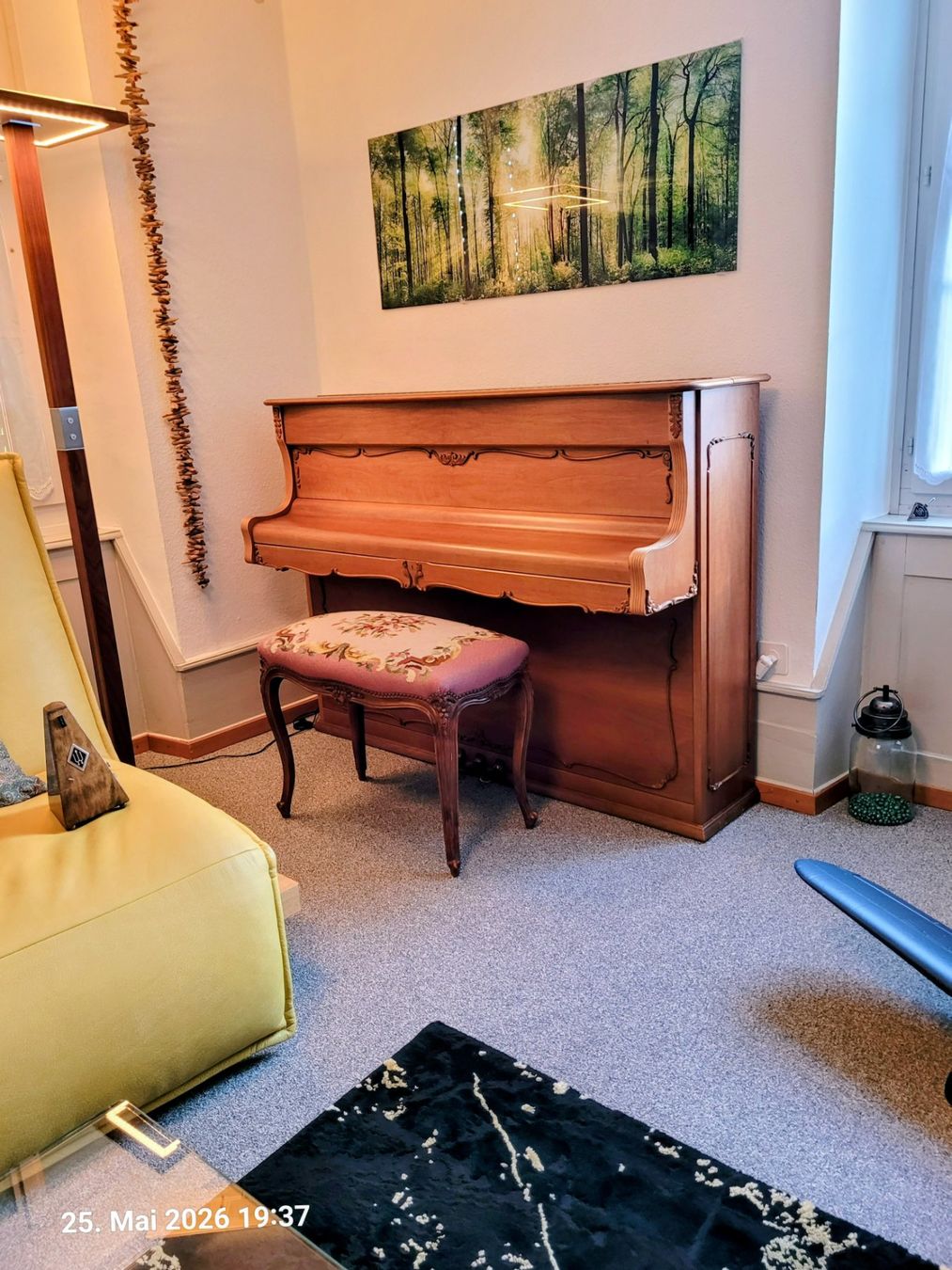 Strumenti musicali: Schimmel Barock Model 112 mit Leuchten, Metronom mit Hocker – Usato da Solothurn venduto da Muse1998 2