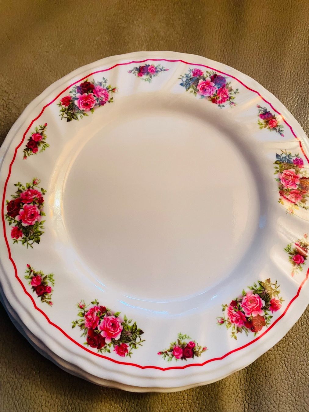 Teller: 6 DESSERTTELLER / TELLER AUS KUNSTSTOFF – Gebraucht aus Buchs AG von fischli610 1
