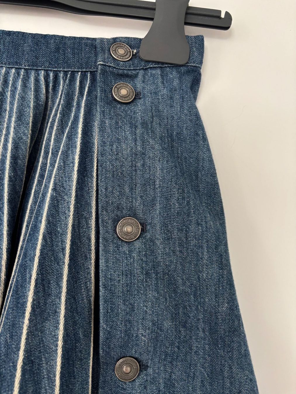 Dior Gonne: DIOR Denimjupe , feinste Baumwolle Gr. 32 – Nuovo (secondo la descrizione) da Herrliberg venduto da mayfi 2