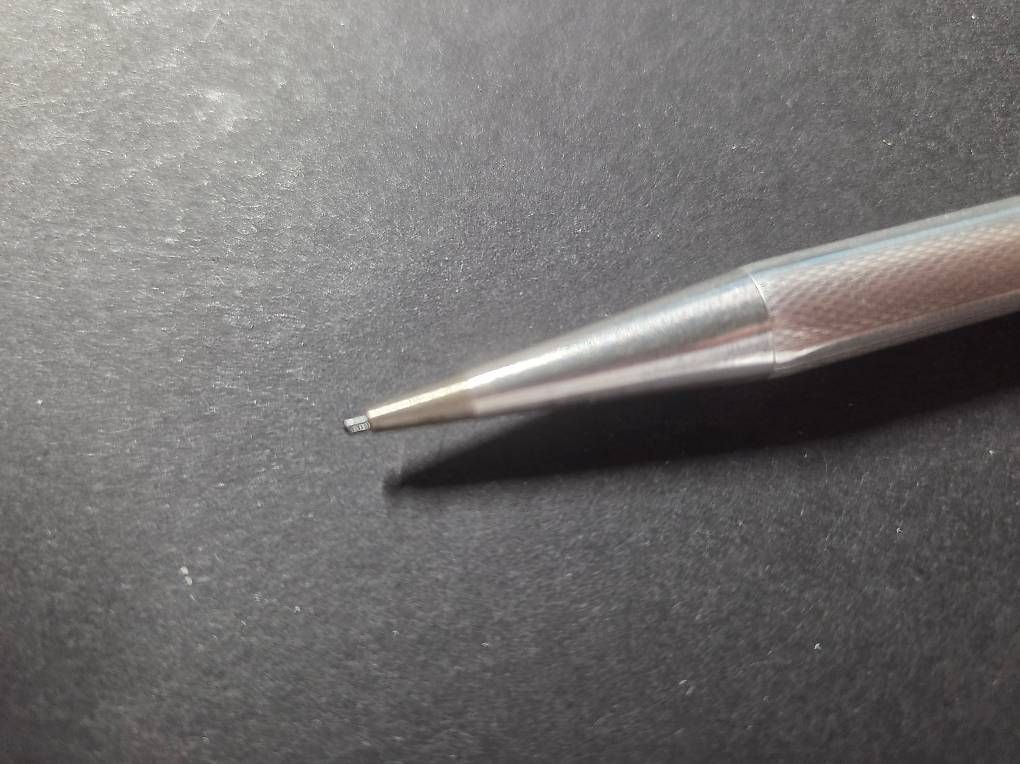 Crayons, crayons de couleur & craies: Porte-mine argenté – D'occasion à Bremblens par audit 2