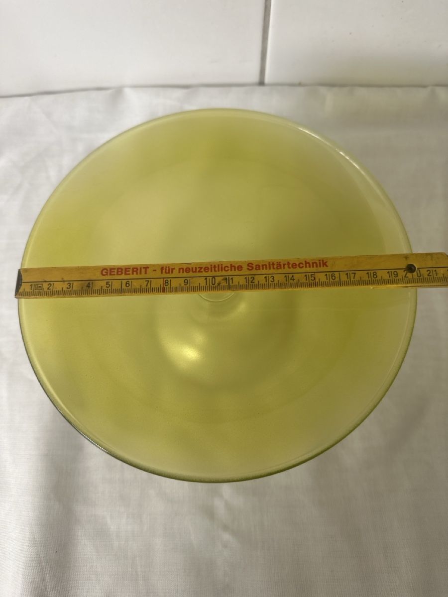 Servierplatten: Glaskuchenplatte gelb 20,5cm Durchmesser gebraucht – Gebraucht aus Zürich von Chaeffeler 4