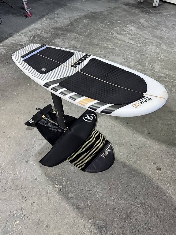 Ronix Tavole da surf e di nuoto: Wakefoil / Wakesurf Ronix Mod 84 Carbon – Usato da Ennetbürgen venduto da ausliebezumboot 1