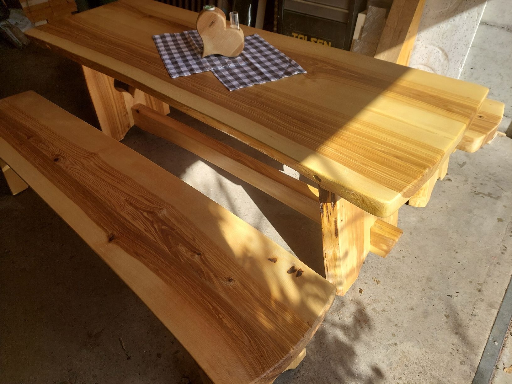 Set di tavolo e panche: Rustikales Tischset aus Holz – Nuovo (secondo la descrizione) da Dietschwil venduto da kuckkuck6 2