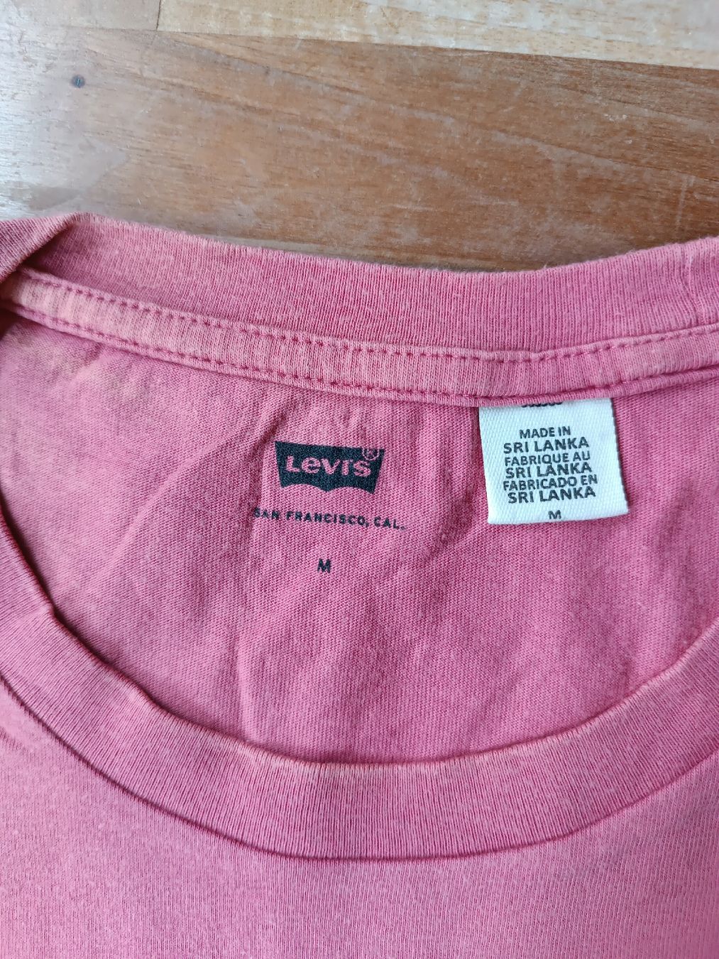 Levi's T-shirt: T-Shirt Levis Herren – Usato da Basel venduto da kau_d97h 2