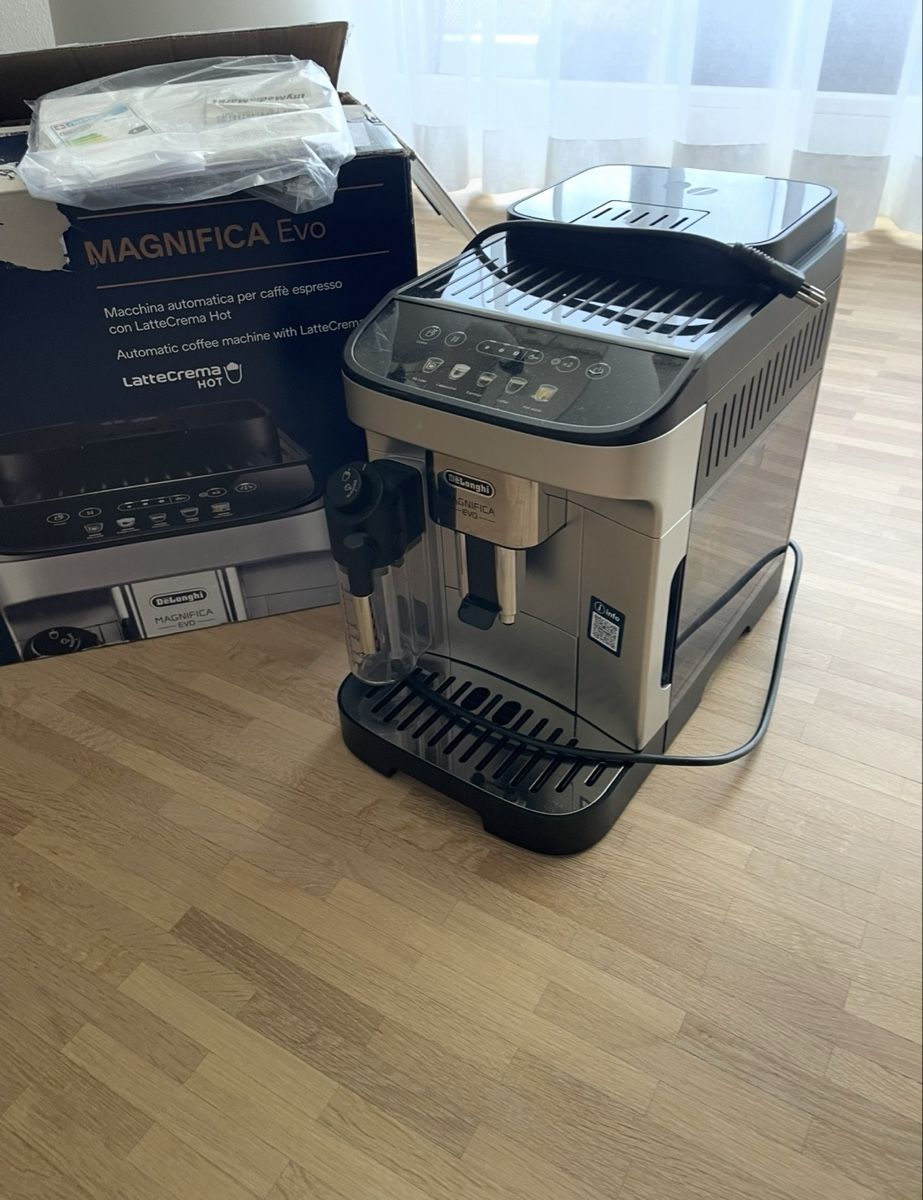 De'Longhi Macchine per caffè & Macchine per espresso: DeLonghi Magnifica Evo Automatic Coffee Machine - Silver – Usato da Zug venduto da Zuger1987 1