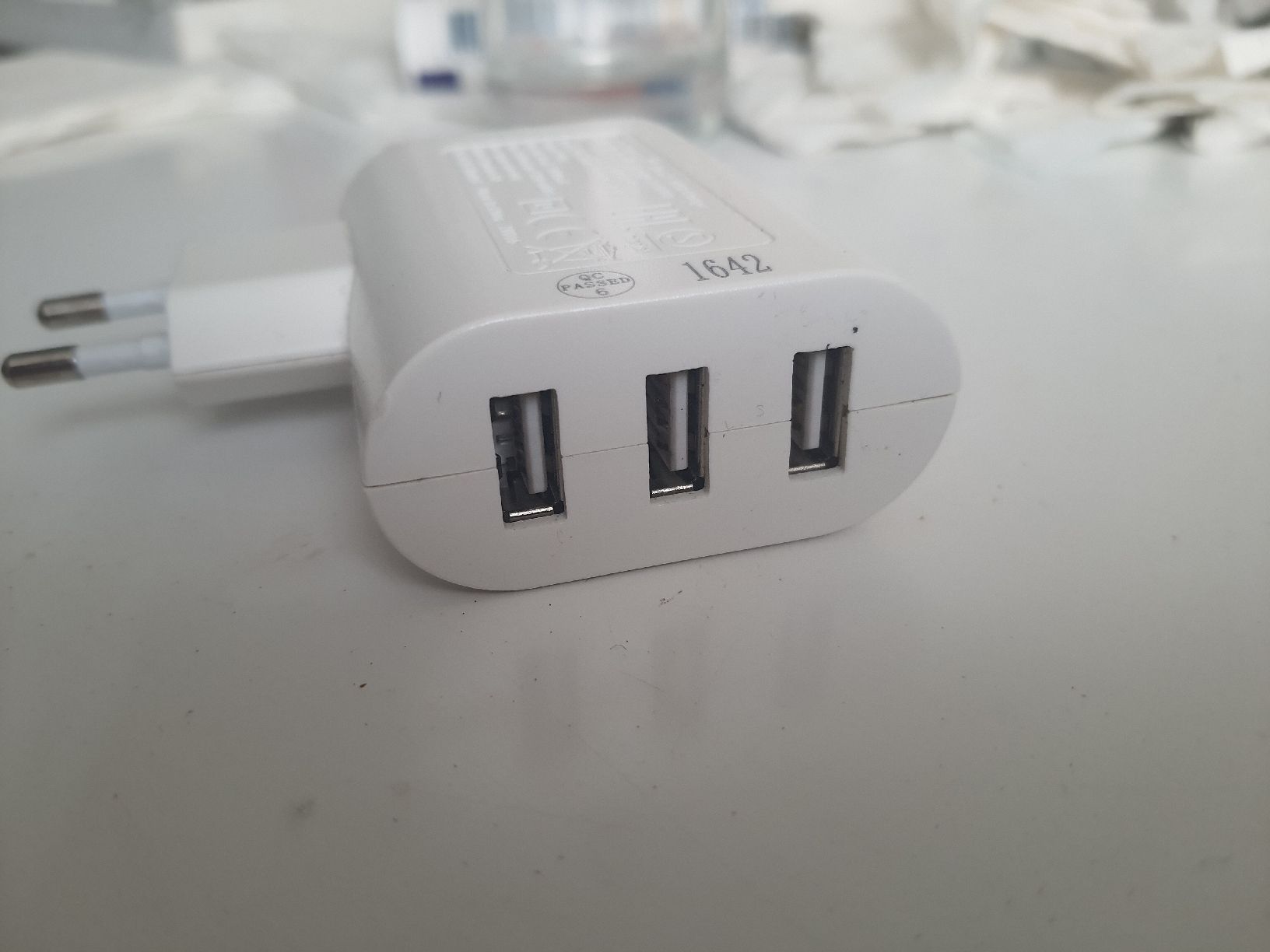 Ikea Caricabatterie: Ikea Ladegerät 3 USB Anschlüsse – Usato da Flawil venduto da rcnkr 1