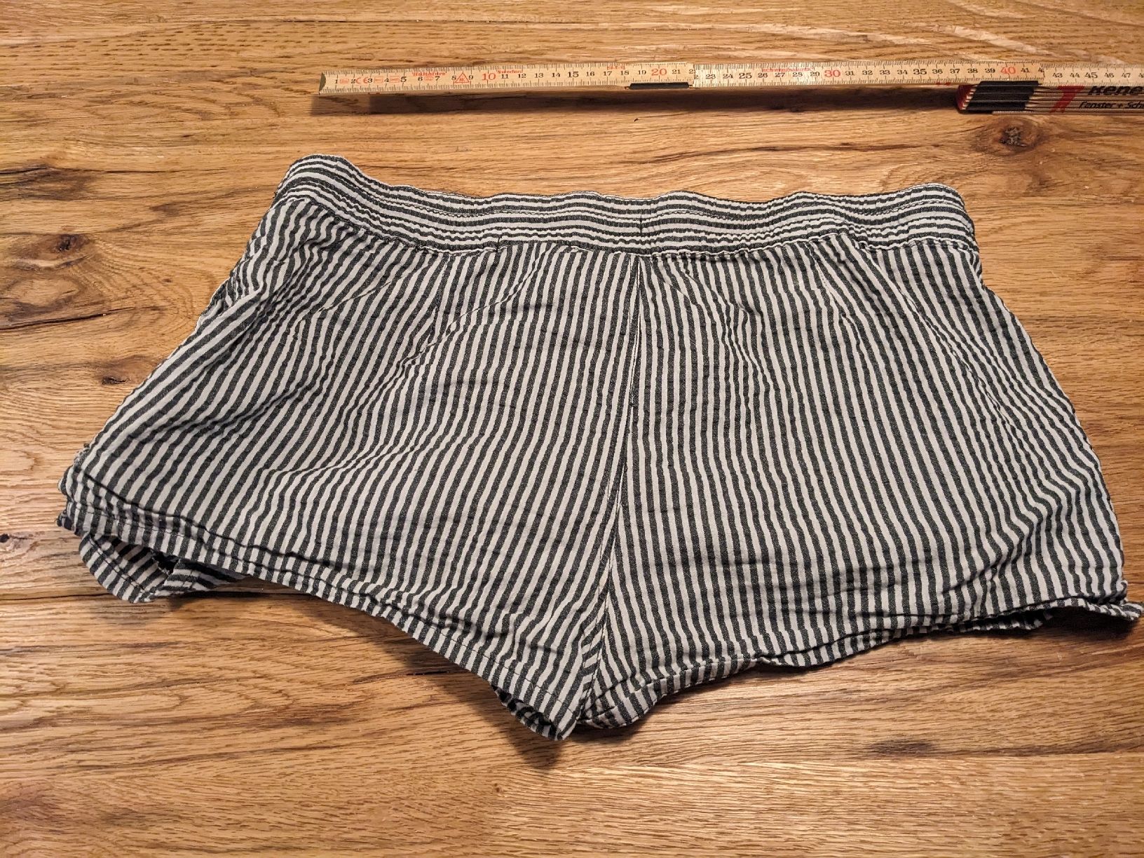 H&M Hosen: H&M Shorts / Hotpants, gestreift, Gr. 38 – Gebraucht aus Basel von labaffe01 3
