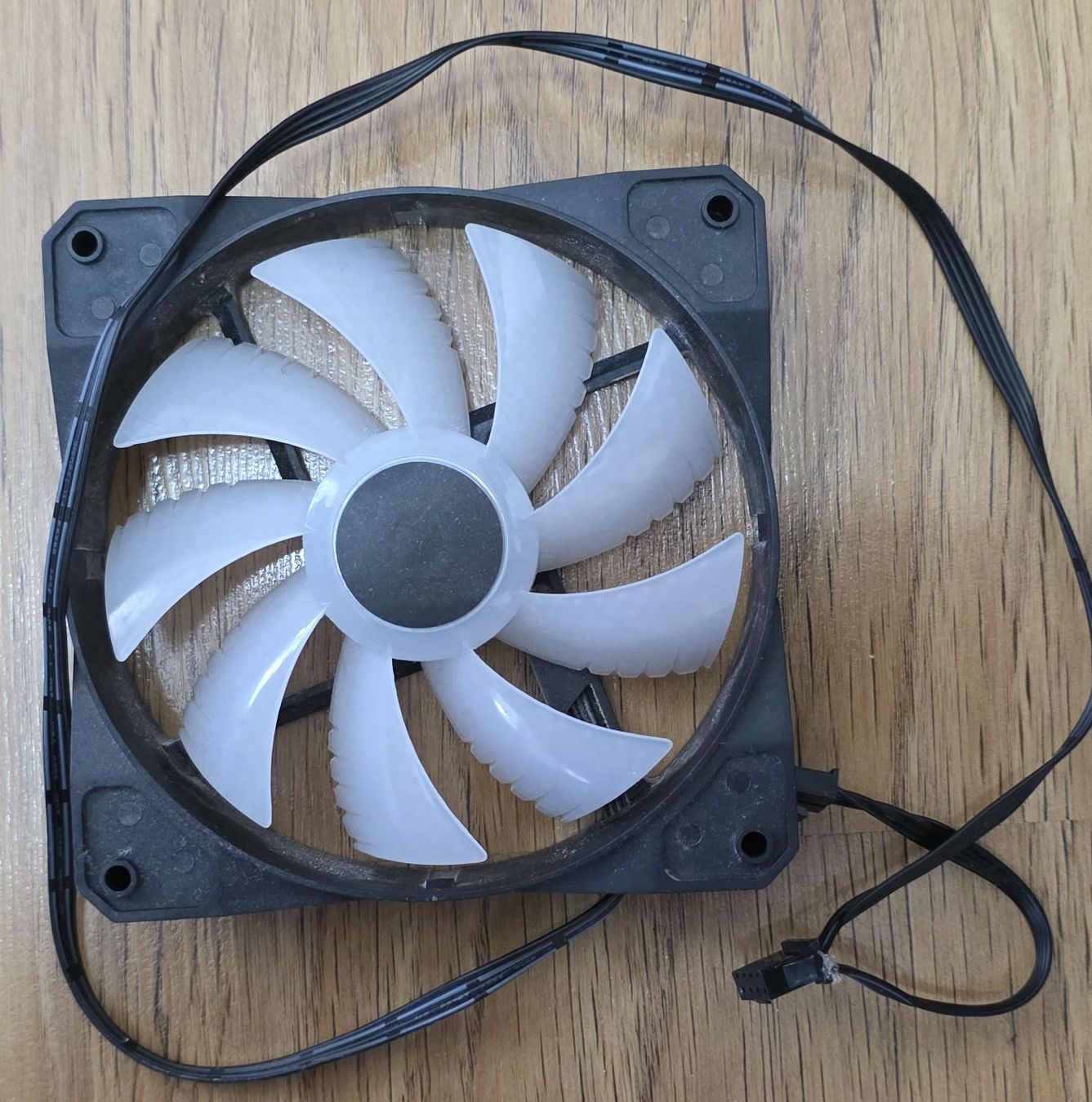 Ventilatoren: Computer Fan White Blades Black Frame Used RGB – Gebraucht aus Zell LU von MatiMati2706