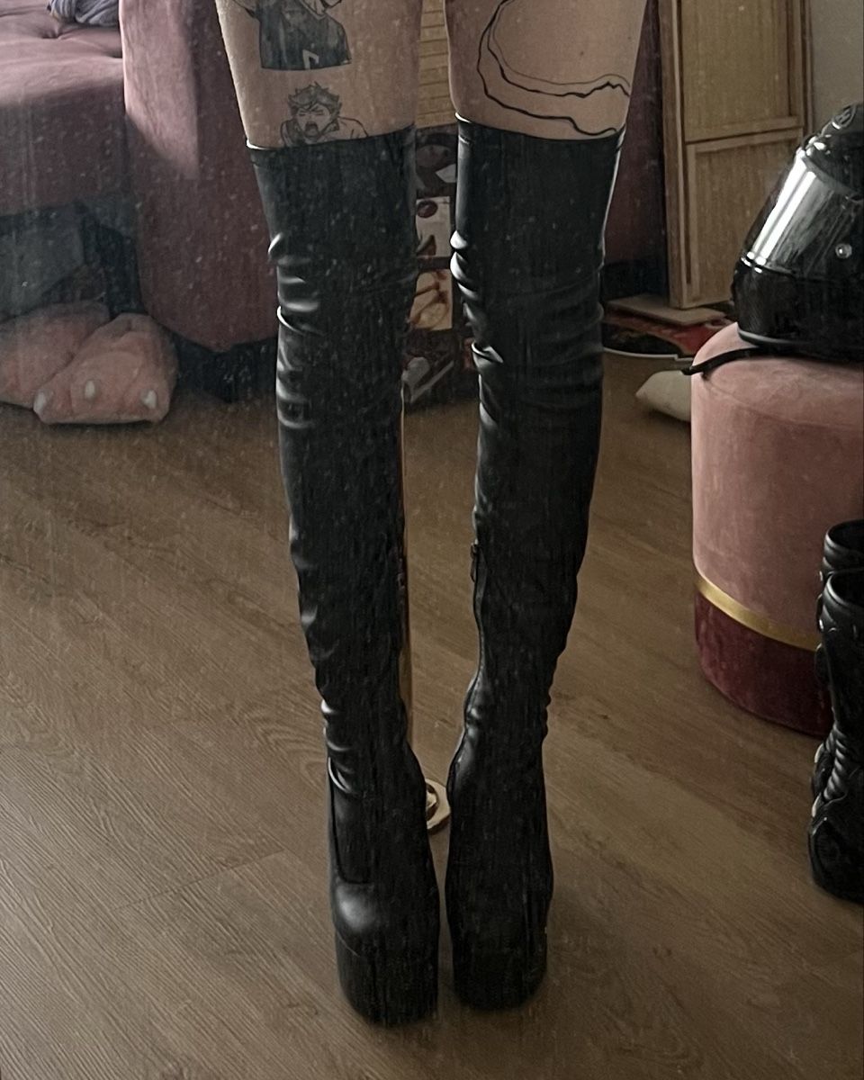 Scarpe da donna: Overknee Plateau Boots in schwarz – Nuovo (secondo la descrizione) da Wettingen venduto da unerhoertlaut