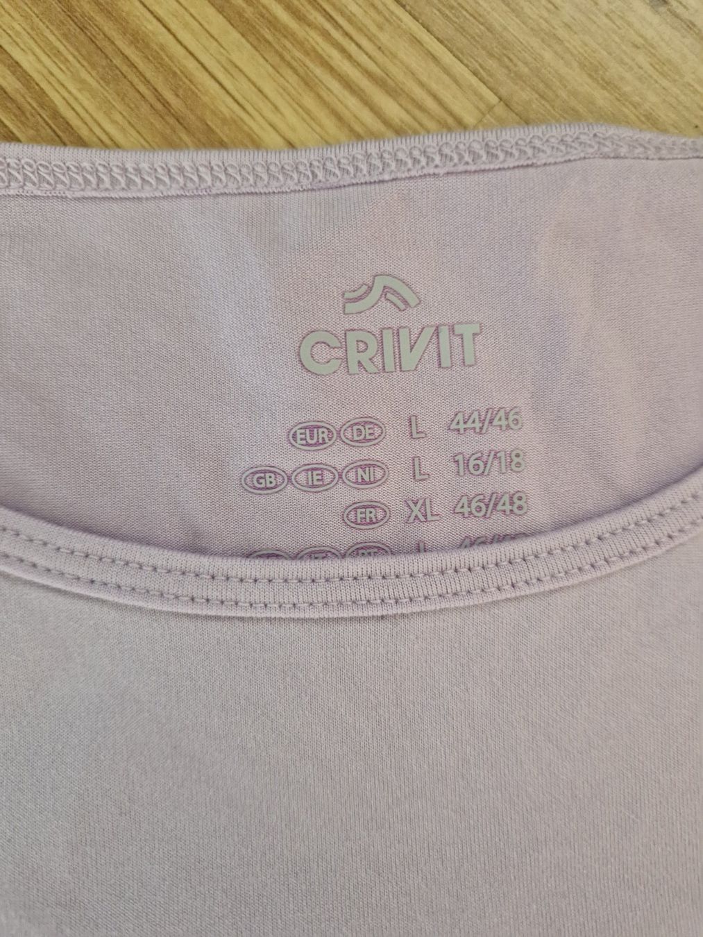 Leibchen & Hosen: Sporttrikot lila L crivit – Gebraucht aus Giswil von monimaus08 1