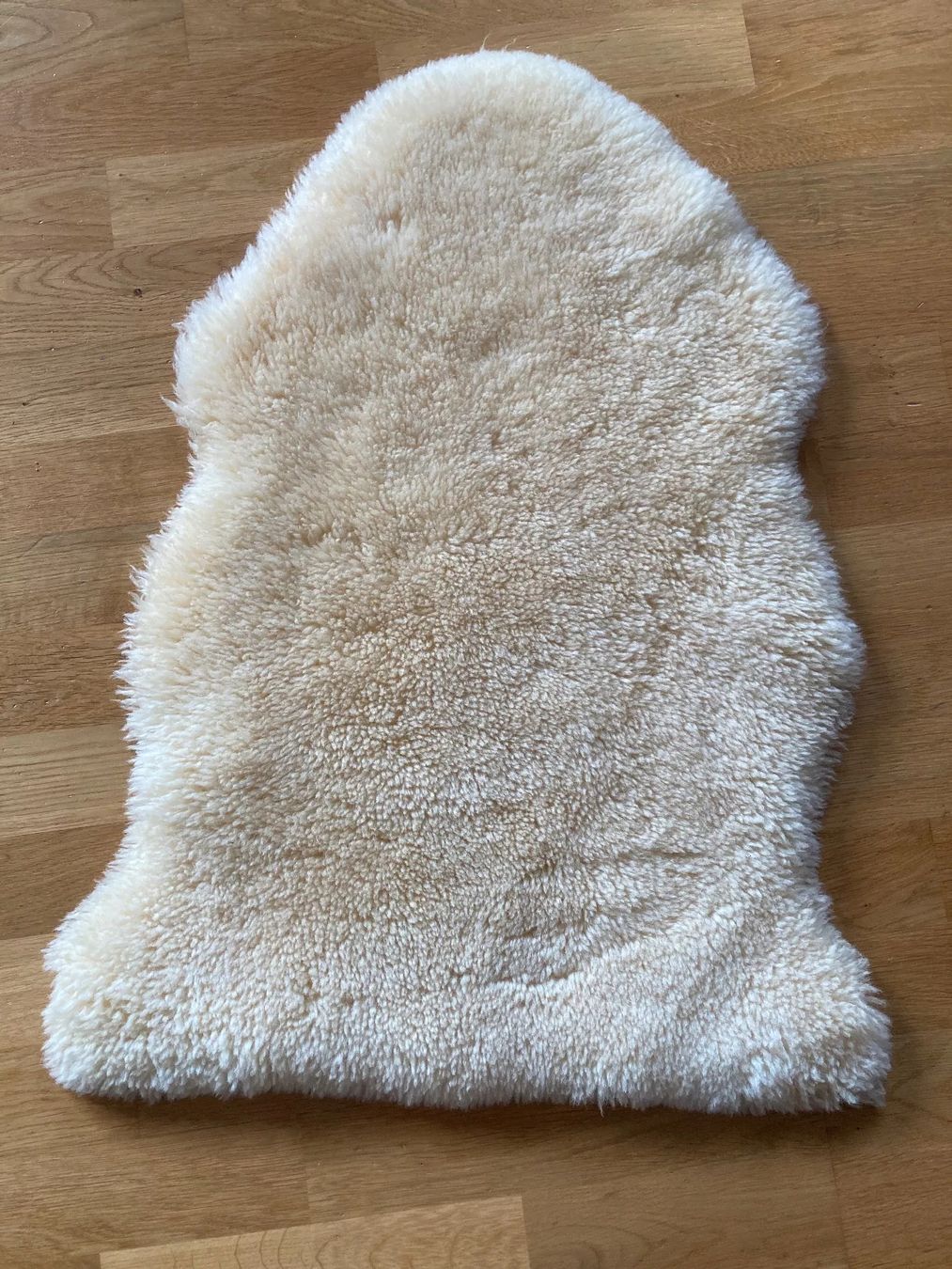 Tappeti: gepflegtes Schaffell – Usato da Uttigen venduto da Matzda18
