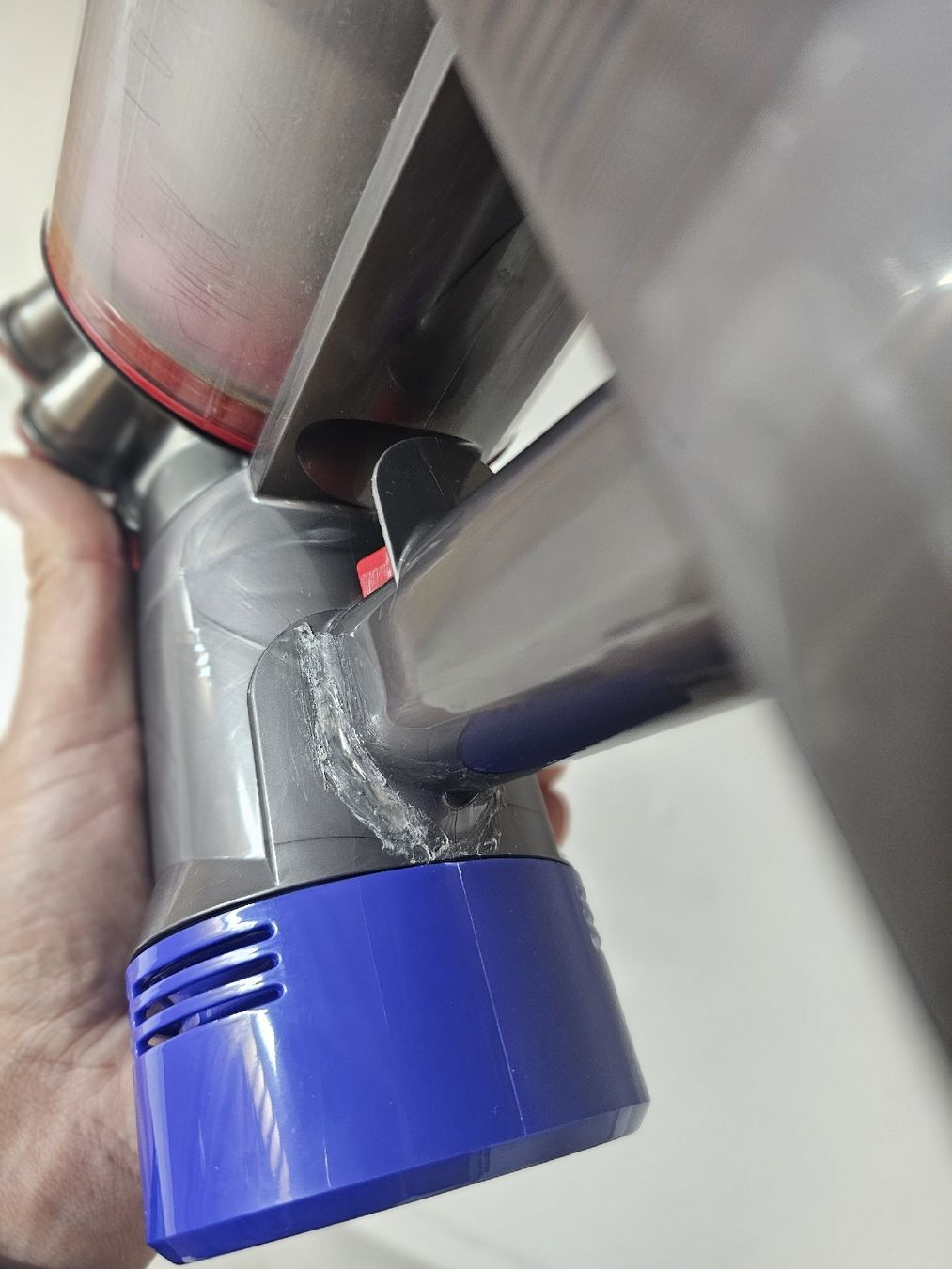 Dyson Aspirapolveri & Accessori: Dyson V8 Handstaubsauger mit Zubehör – Usato da Fahrwangen venduto da LukNB 3