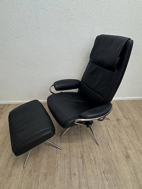 Stressless Sessel: Stressless Relaxsessel Echtleder mit Hocker und Chromfuss – Gebraucht aus Obernau von Arche_Noah_Brocki
