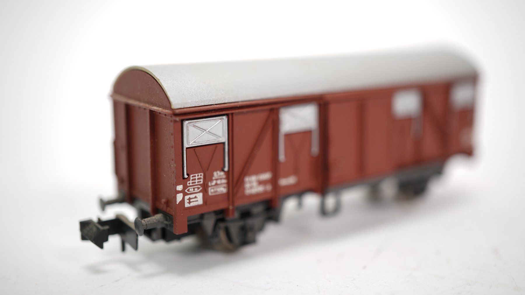 Rivarossi Modelleisenbahnen: e37 Spur N DB Güterwagen braun – Gebraucht aus Thun von evinka_gmbh