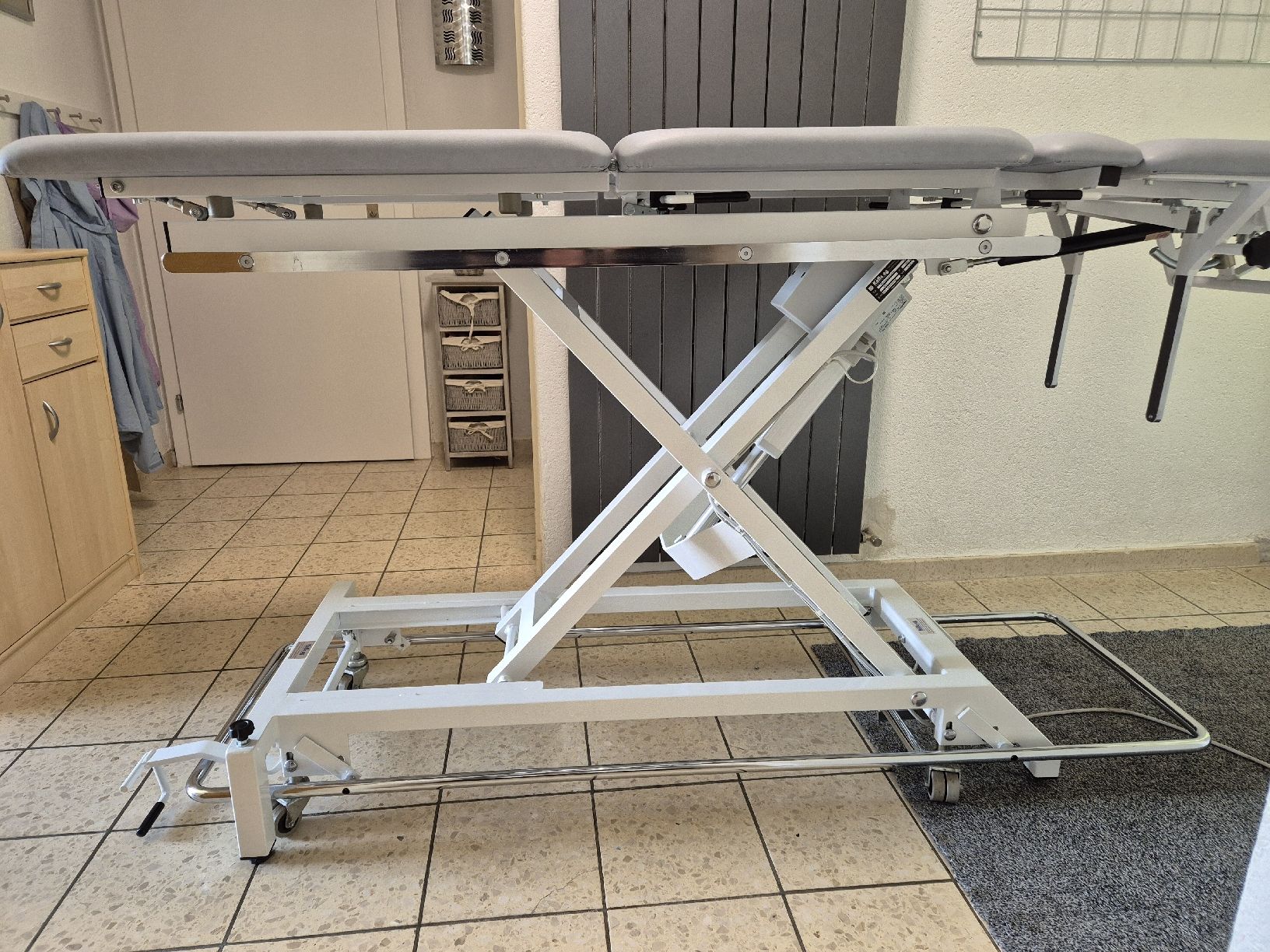 Lettini & sedie per cosmetici: Elektrische Massageliege mit Zubehör – Usato da Gretzenbach venduto da dylan_lmd 2