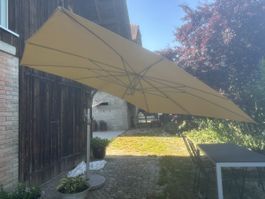 Sonnenschirm von Glatz mit Sockel
