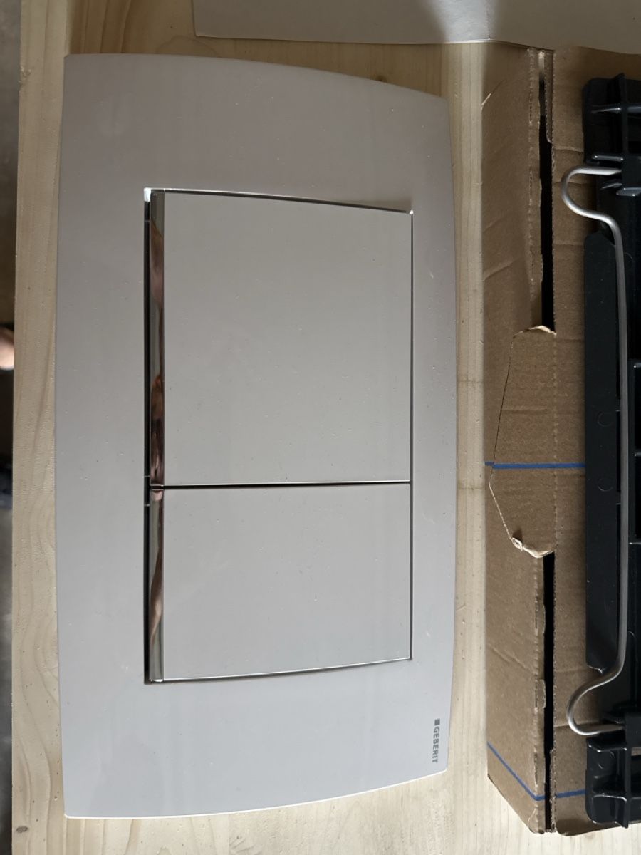 Geberit WC: Geberit Twinline30 Spuelplattengarnitur Glanzchrom neu – Gebraucht aus Effretikon von a.husejni01 2