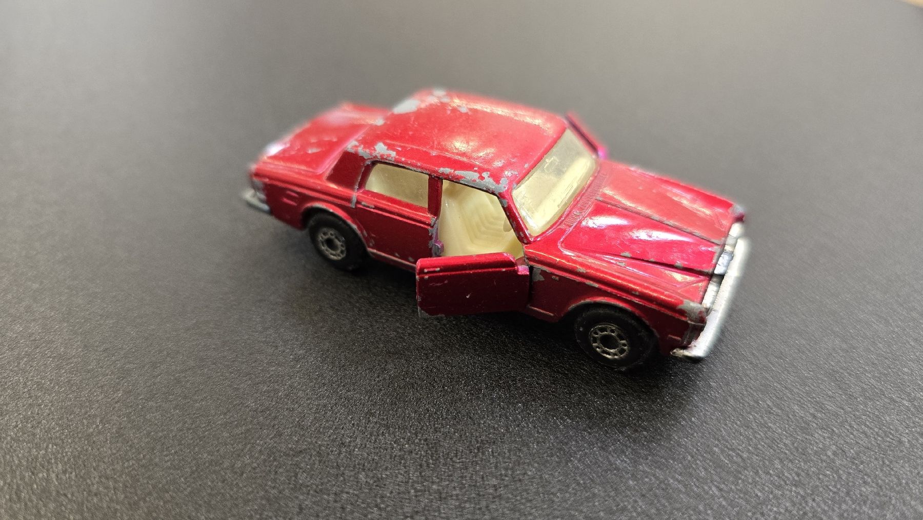 Matchbox Modellini d'auto: Matchbox Rolls-Royce Silver Shadow II rot 1979 – Usato da Mägenwil venduto da sam_5q7h 2