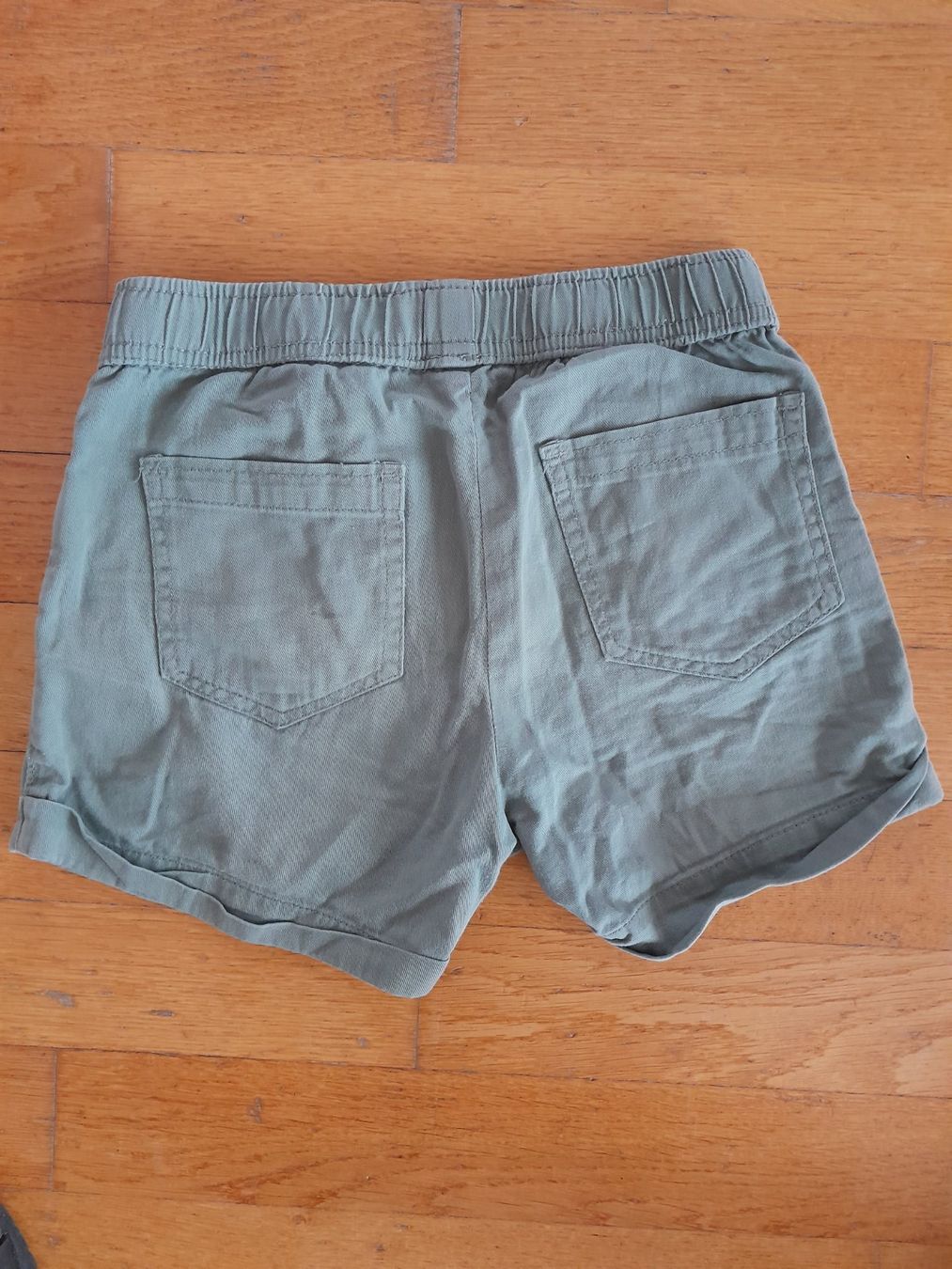 Pantaloni: Kinder Shorts Grösse 134 – Usato da Worb venduto da Osterthal 2