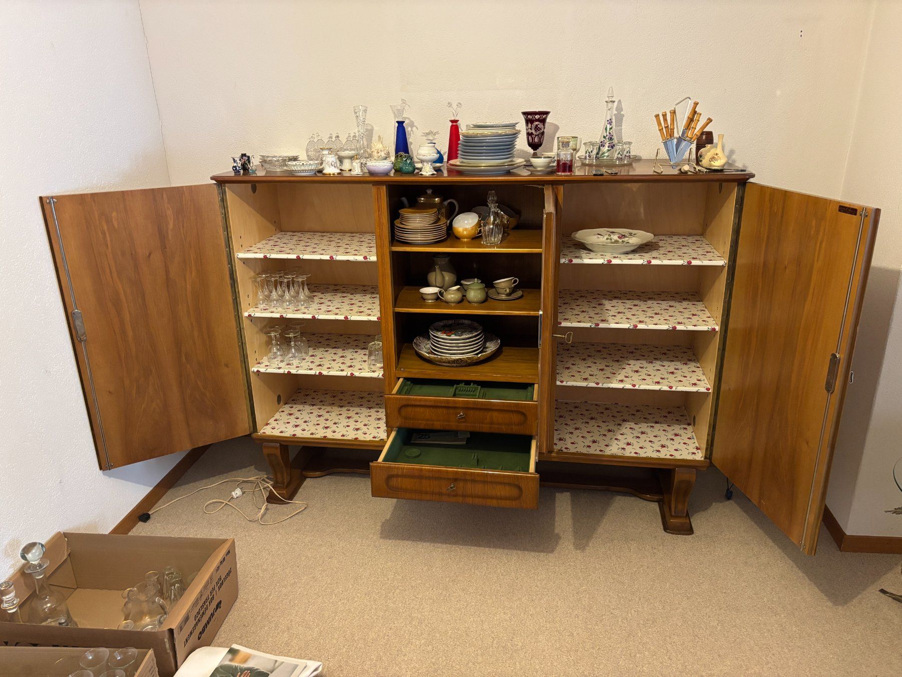 Büffets: Buffet / Schrank / Vitrine – Gebraucht aus Berlingen von Kulls 1