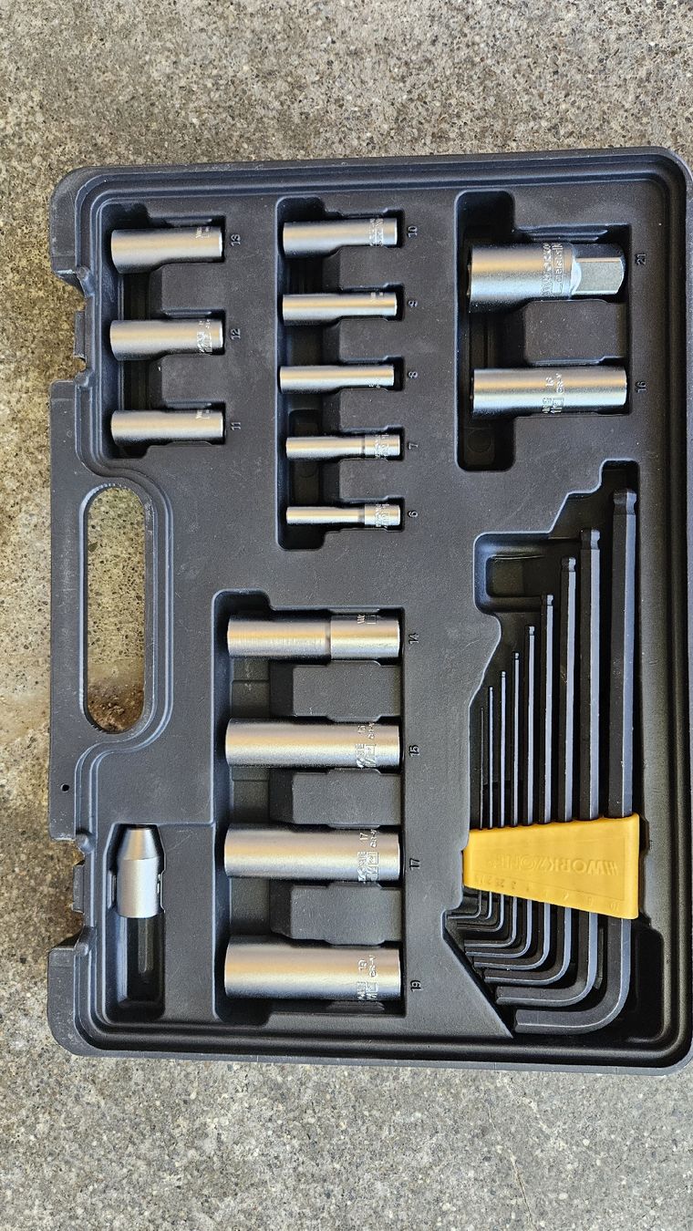 Tous les outils: Werkzeugkasten Workzone  Ratsche 1/4" und 1/2" – D'occasion à Stettlen par commo-ma 1