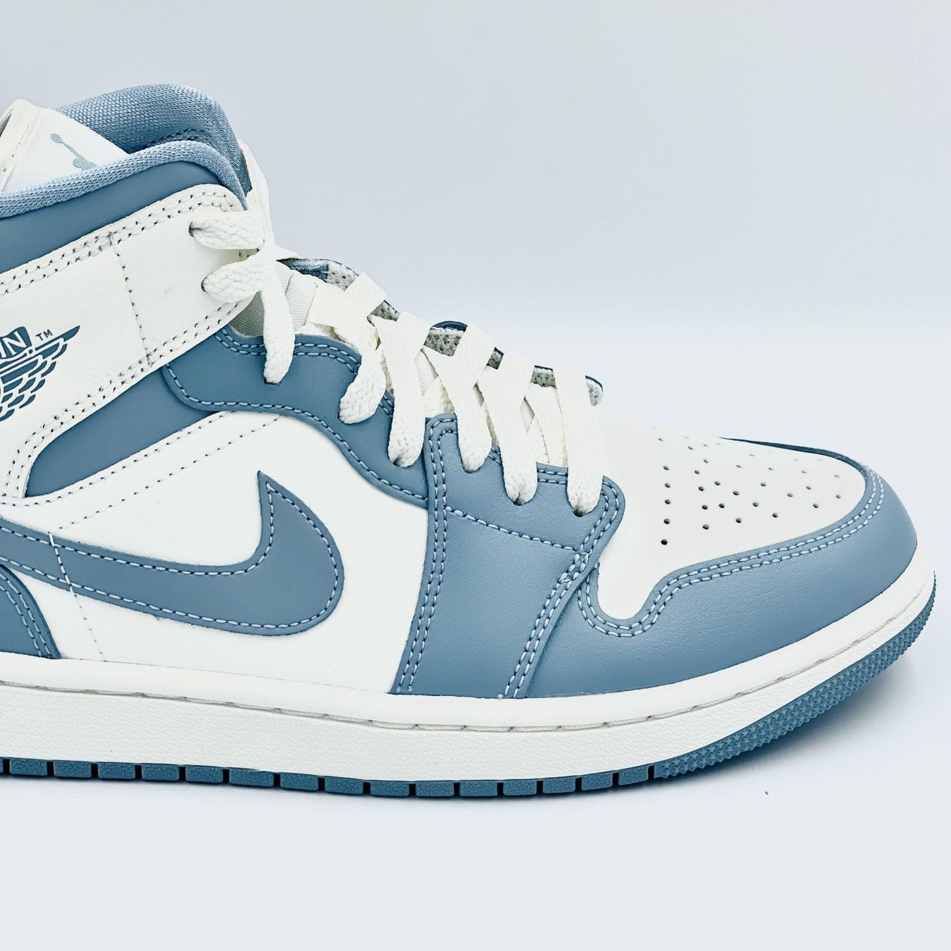 Jordan Damenschuhe: Jordan 1 Mid University Blue EU 37.5 – Neu und originalverpackt aus Erlinsbach von sasneakers 3