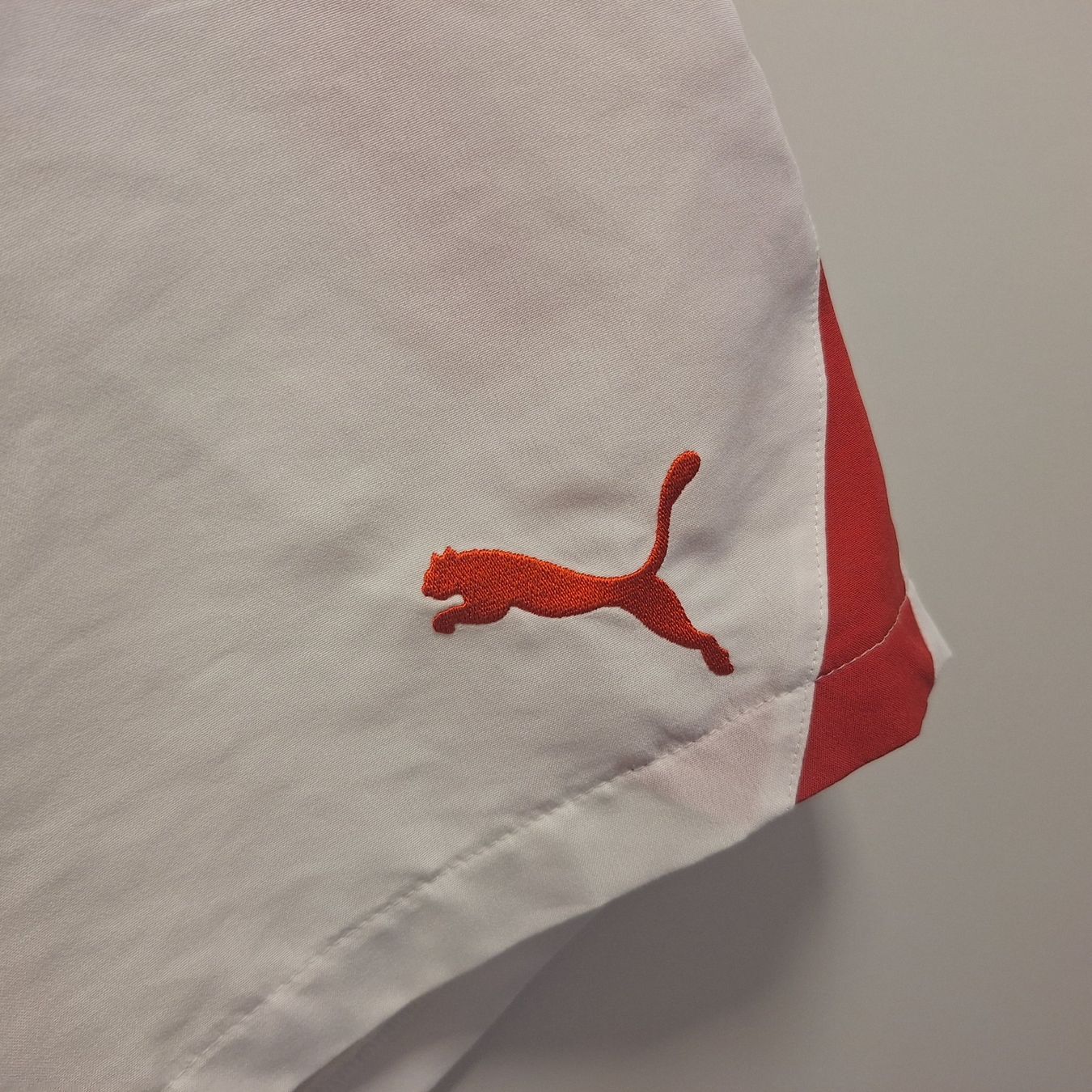 Canottiere & Pantaloni: Puma Suisse Nati shorts – Usato da Bellinzona venduto da LA-ropa-de-Juan 2