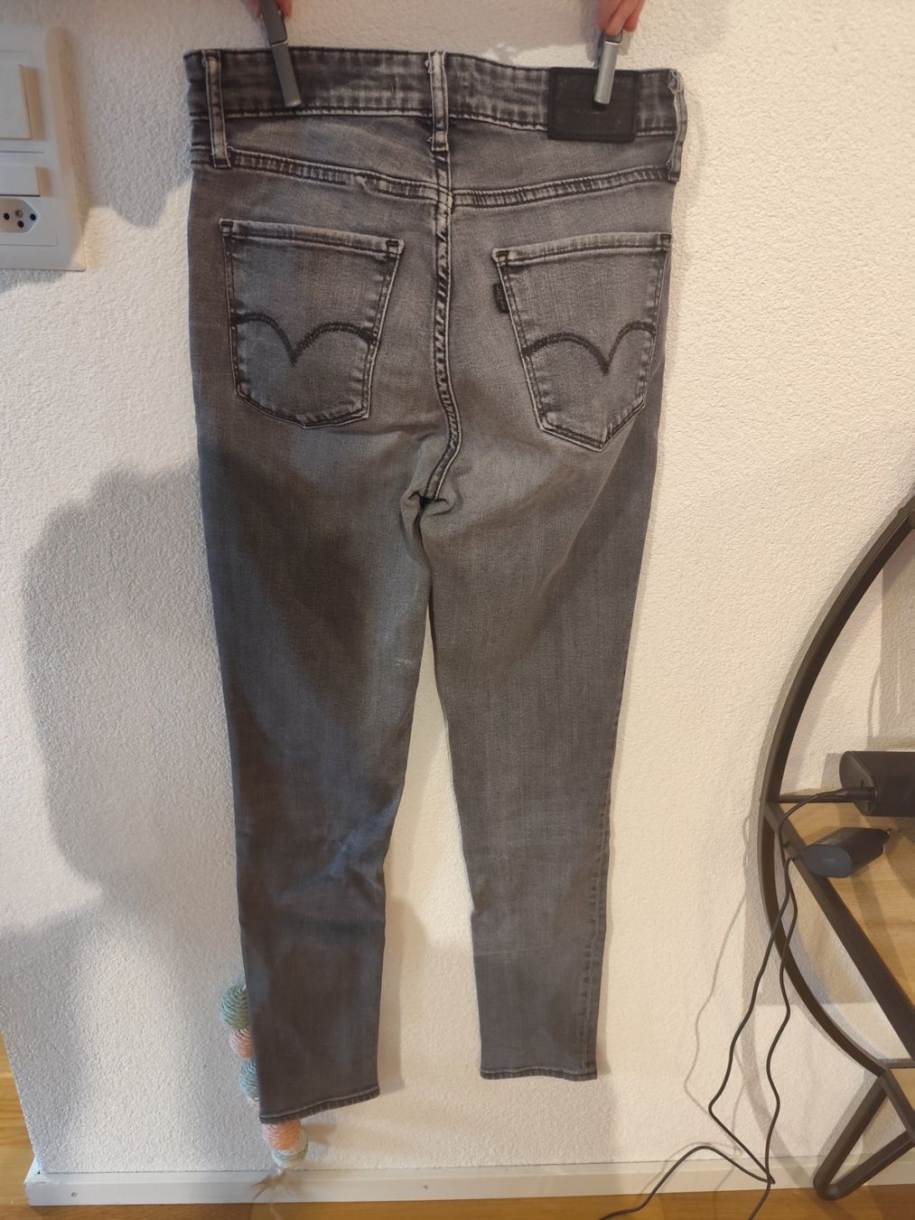 Levi's Jeans: Levi's taille haute skinny, gris taille 25 – Gebraucht aus Neuchâtel von pie_8t6p 1