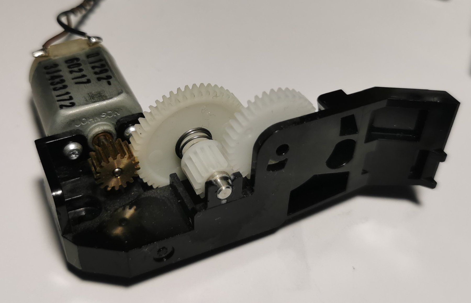 Motori: 12 Volt Motor mit Getriebe – Usato da Oberwangen b. Bern venduto da Vittorio0