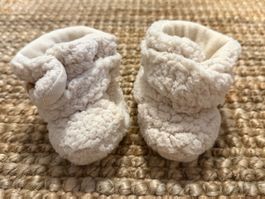Cloby Teddy Babyschuhe / Füsslinge – Off White 🤍