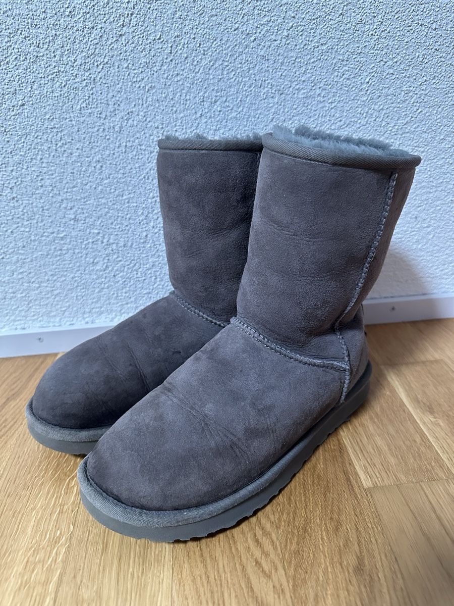Ugg Scarpe da donna: Ugg Boots - Grey, Size EU 39 – Usato da Schlieren venduto da And_CH 3