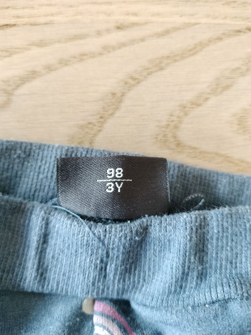 Pantaloni: Trainerhose/Traineroberteil Mädchen Grösse 98 – Usato da Neftenbach venduto da TheKringel 1