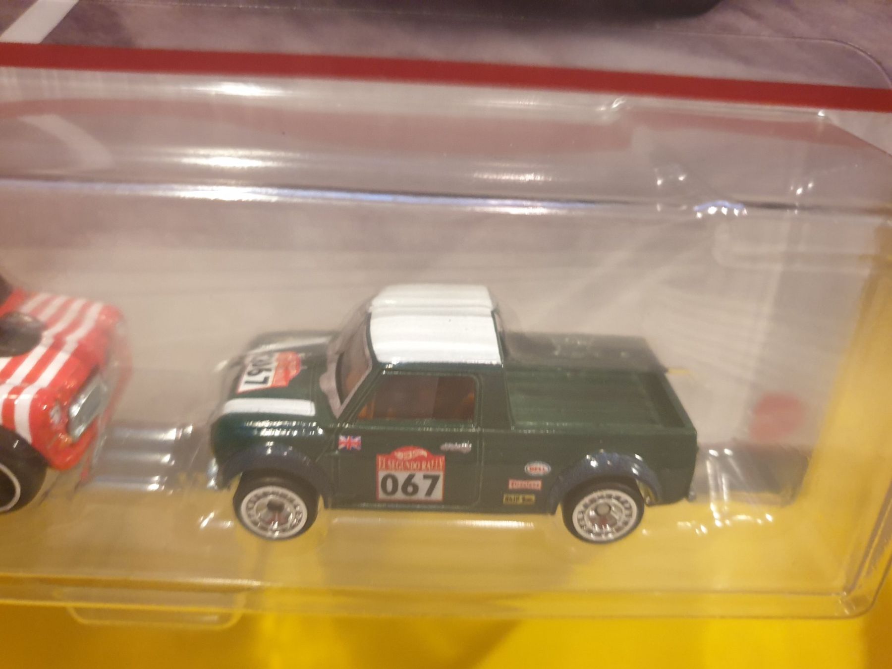 Hot Wheels Modellini d'auto: Hot Wheels 2er Pack MORRIS MINI / '67 AUSTIN MINI PICKUP – Nuovo e nell'imballaggio originale da Oftringen venduto da Rotor 6