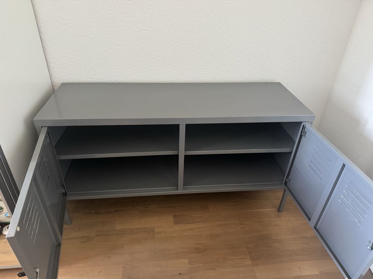 Cassettiere: Ikea Metallschrank | Kommode | TV Möbel – Usato da Lanzenhäusern venduto da ann_ghy7 2