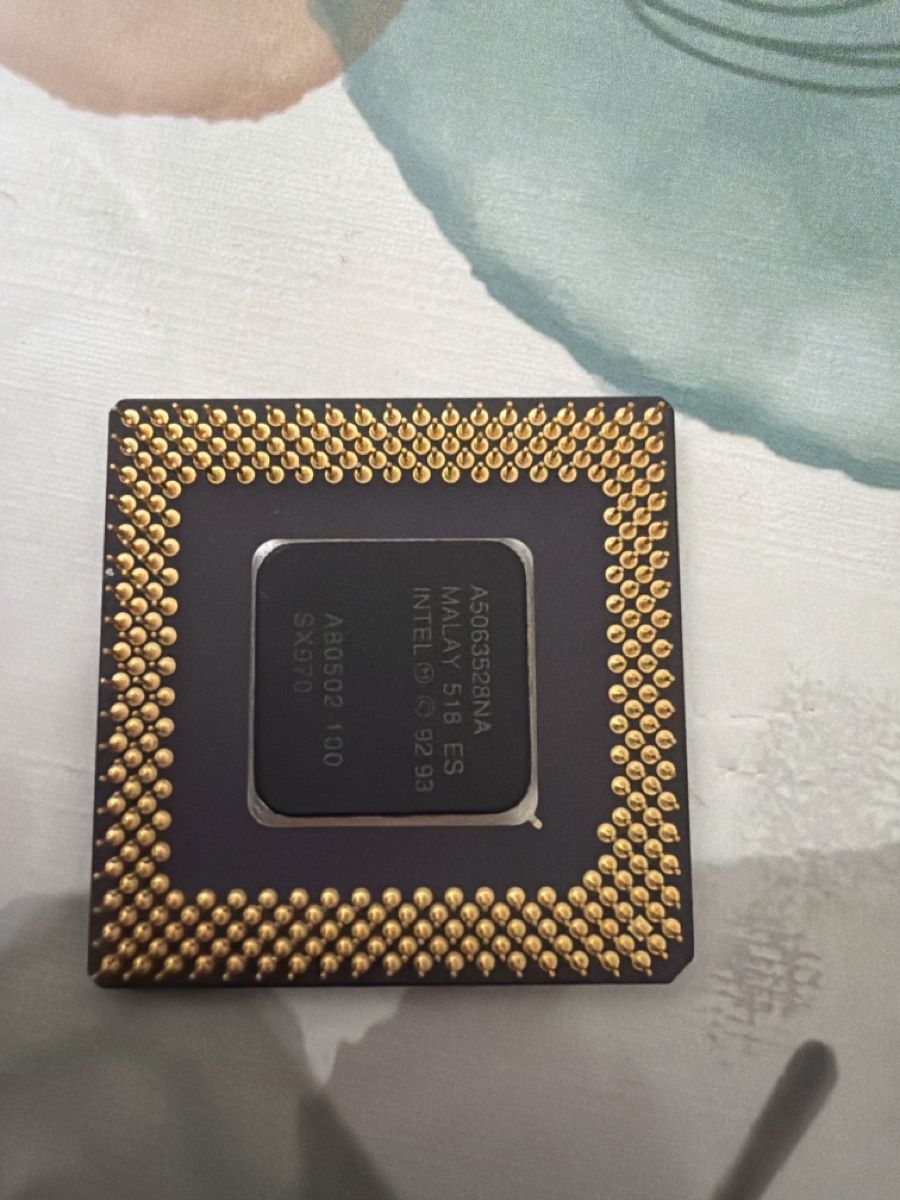 Intel Composants électroniques: Intel Pentium 100 – Défectueux à Martigny par capri2800 1
