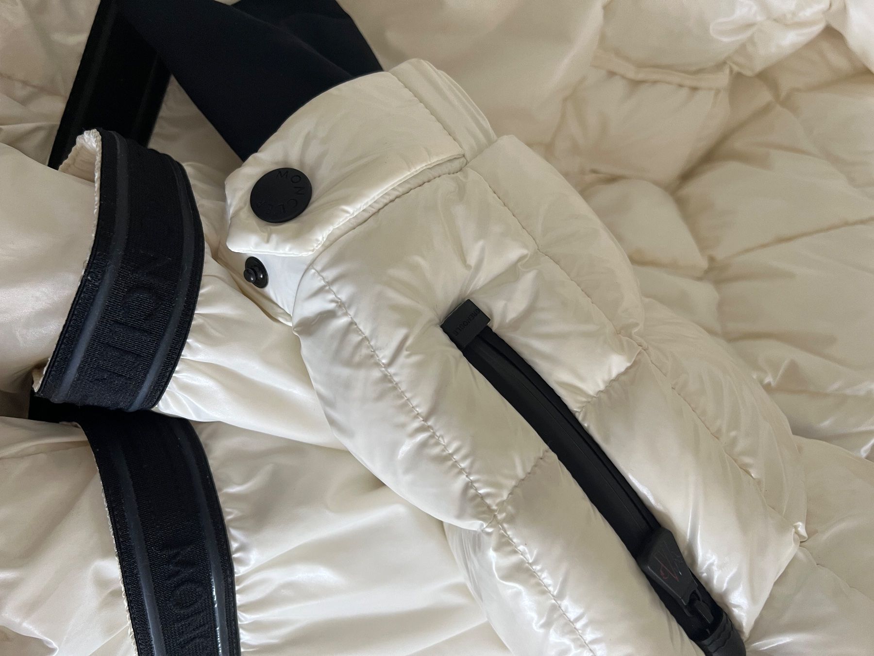 Moncler Giacche: Moncler Grenoble Damen Skijacke Size: 1 in weiss – Usato da Zug venduto da la-carol 6