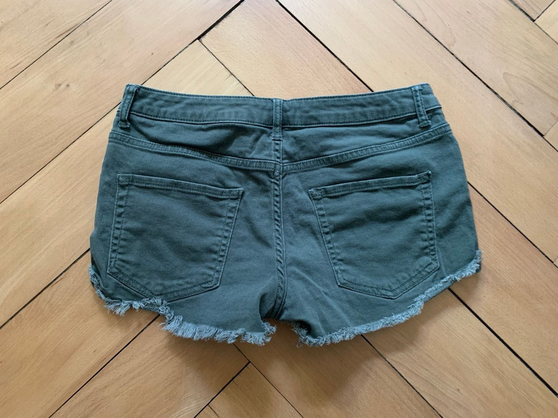 Jeans: FOREVER 21 - Jeansshorts oliv-grau M – Usato da Zürich venduto da Diazaio 1