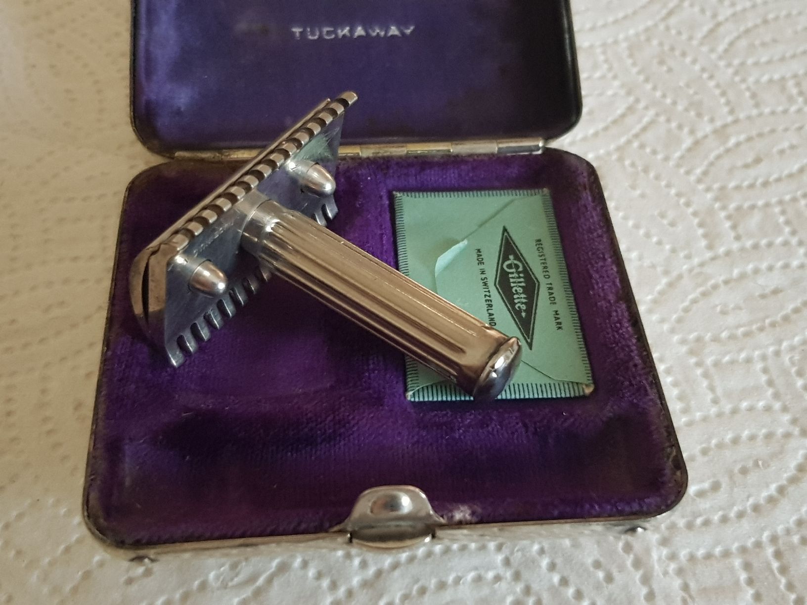 Gillette Rasoi & Lamette da barba: Set Gillette Tuckaway d'époque  – Usato da Genève venduto da BKYB 2