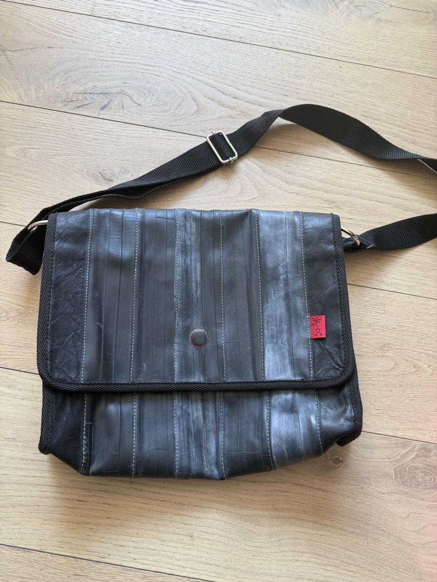 Borse: Veloschlauch Tasche – Nuovo (secondo la descrizione) da Widnau venduto da Katja1973