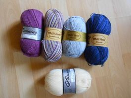 4 x 100 Gr. Sockenwolle  plus 100 Gramm 1 Knäuel  Gratis Nr1
